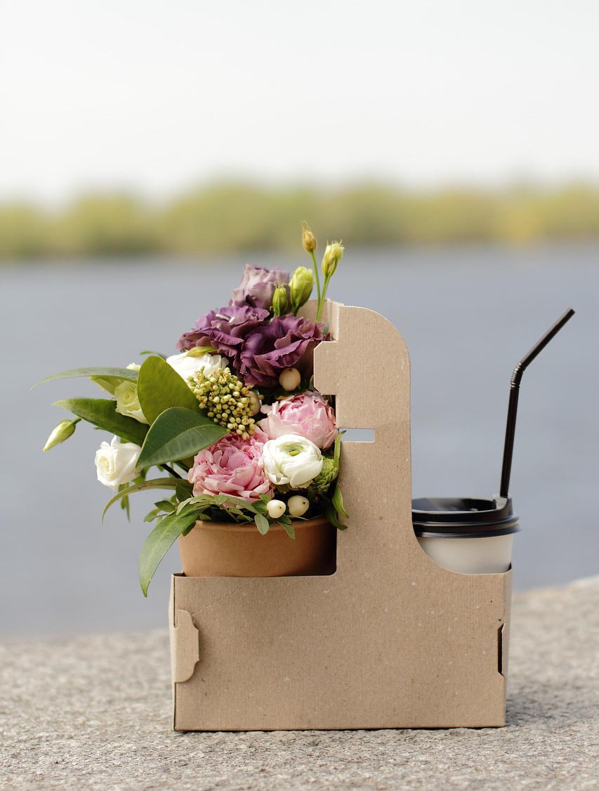 花とコーヒーの画像