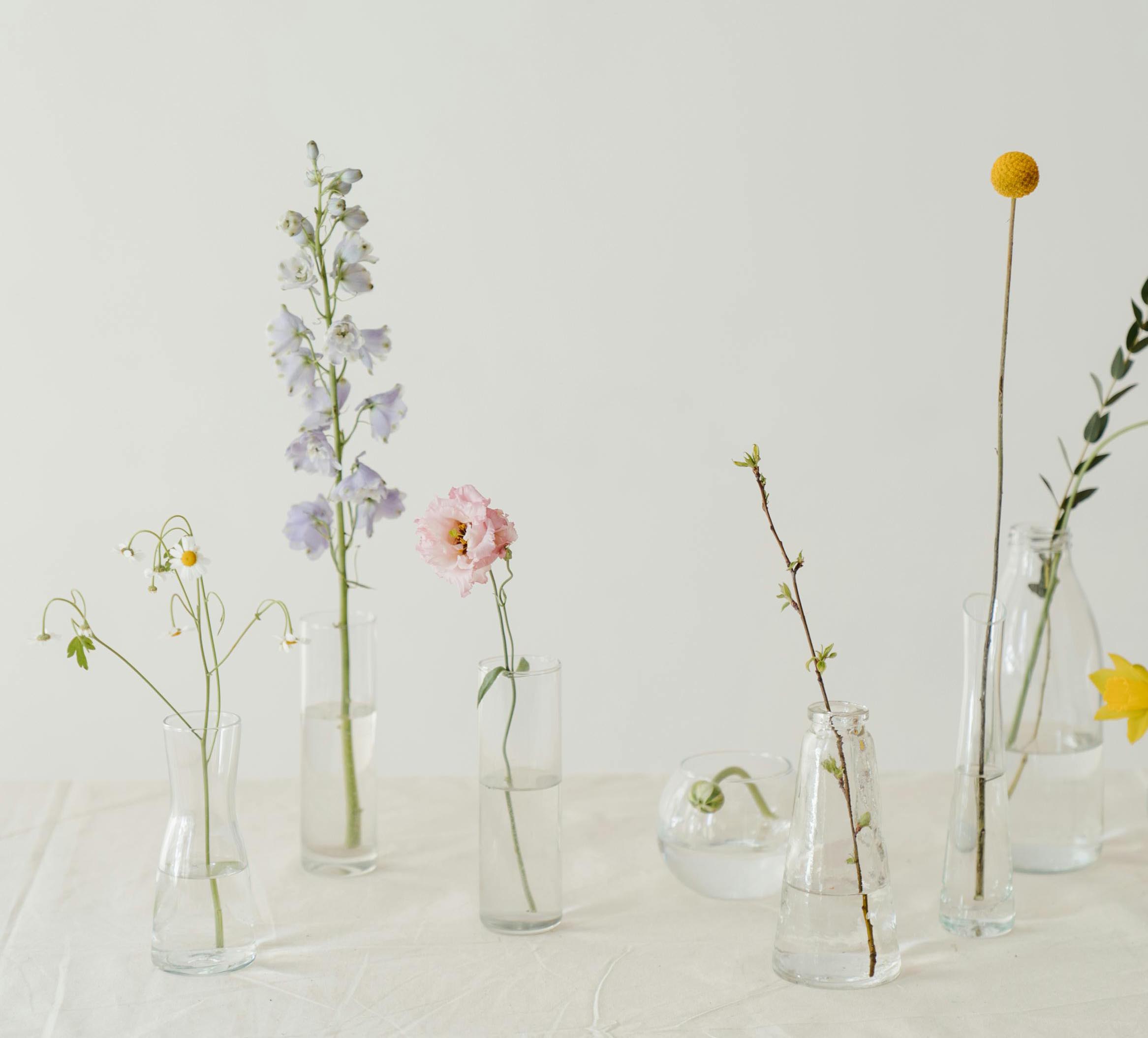 一輪挿しが沢山の画像